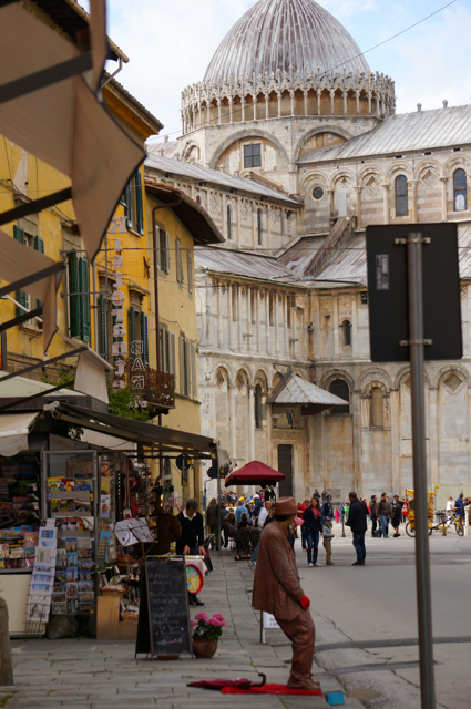 Square with street artists
